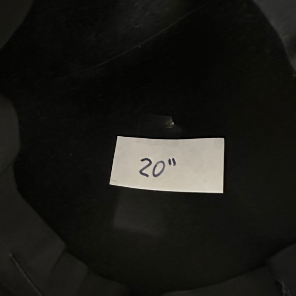 MAGNIFICENT 1940\'s BLACK FELT HAT WITH UPTURNED BRIM + MULTICOLOR FEATHER \
